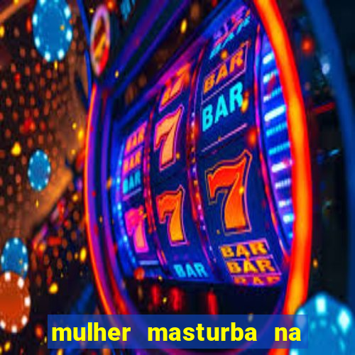 mulher masturba na quina da cama